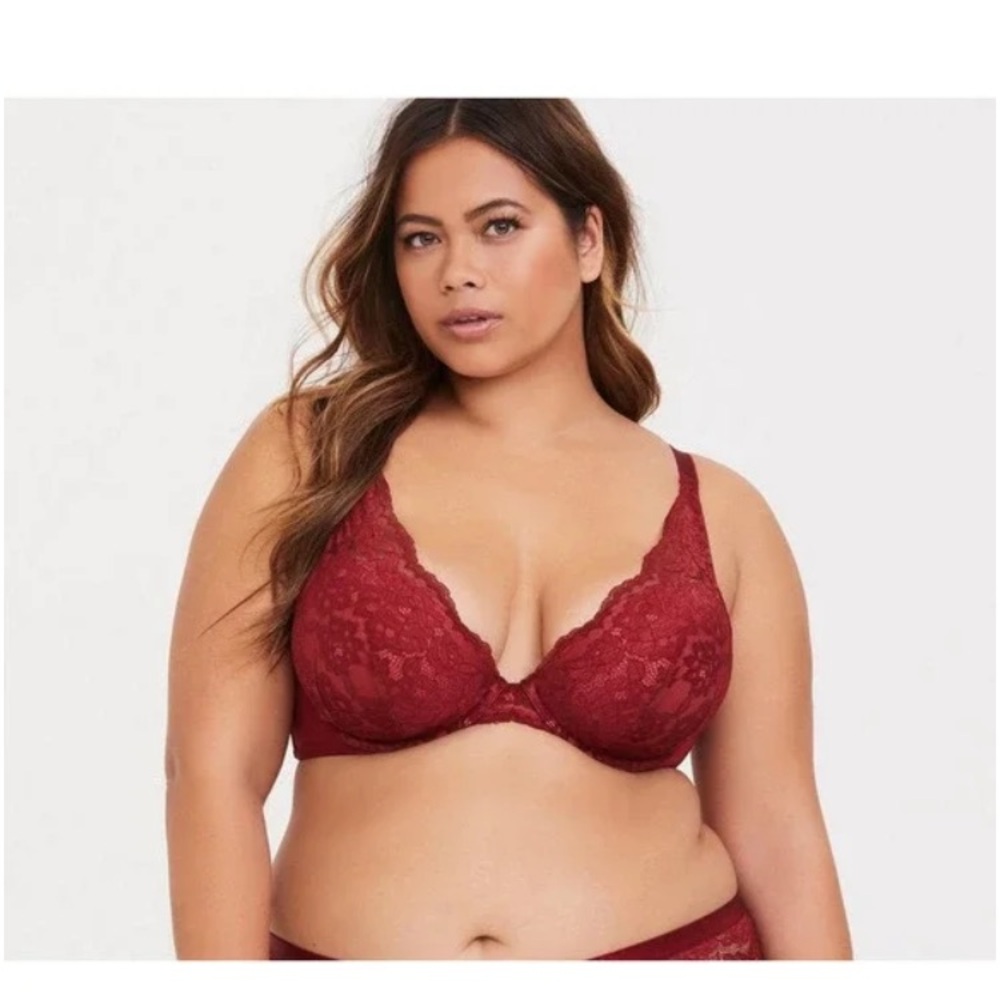 Red lace plunge push up bra